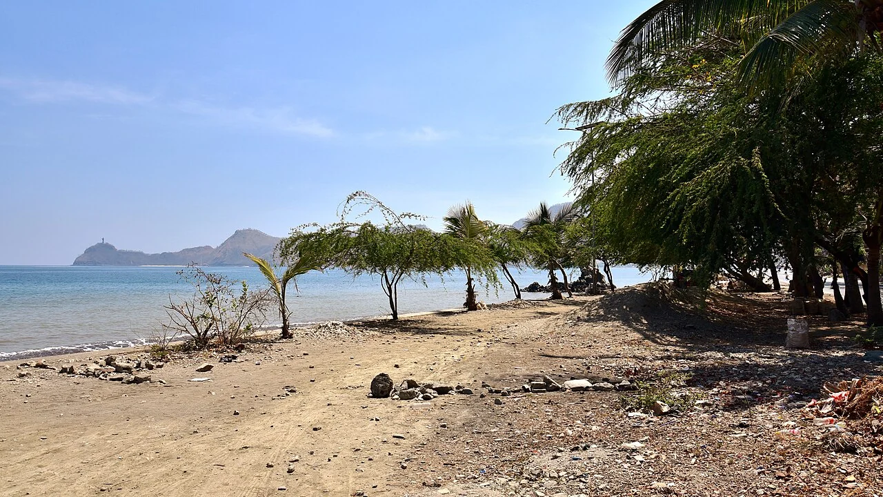 Eastern shore of Dili bay; Bahnfrend, 19 October 2018