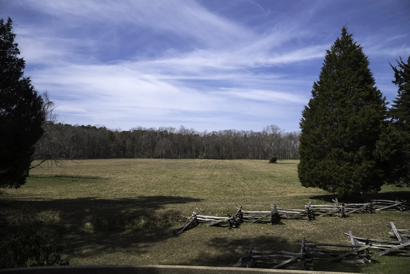 Yorktown Surrender Field çevresindeki açık alan ve ahşap çit
