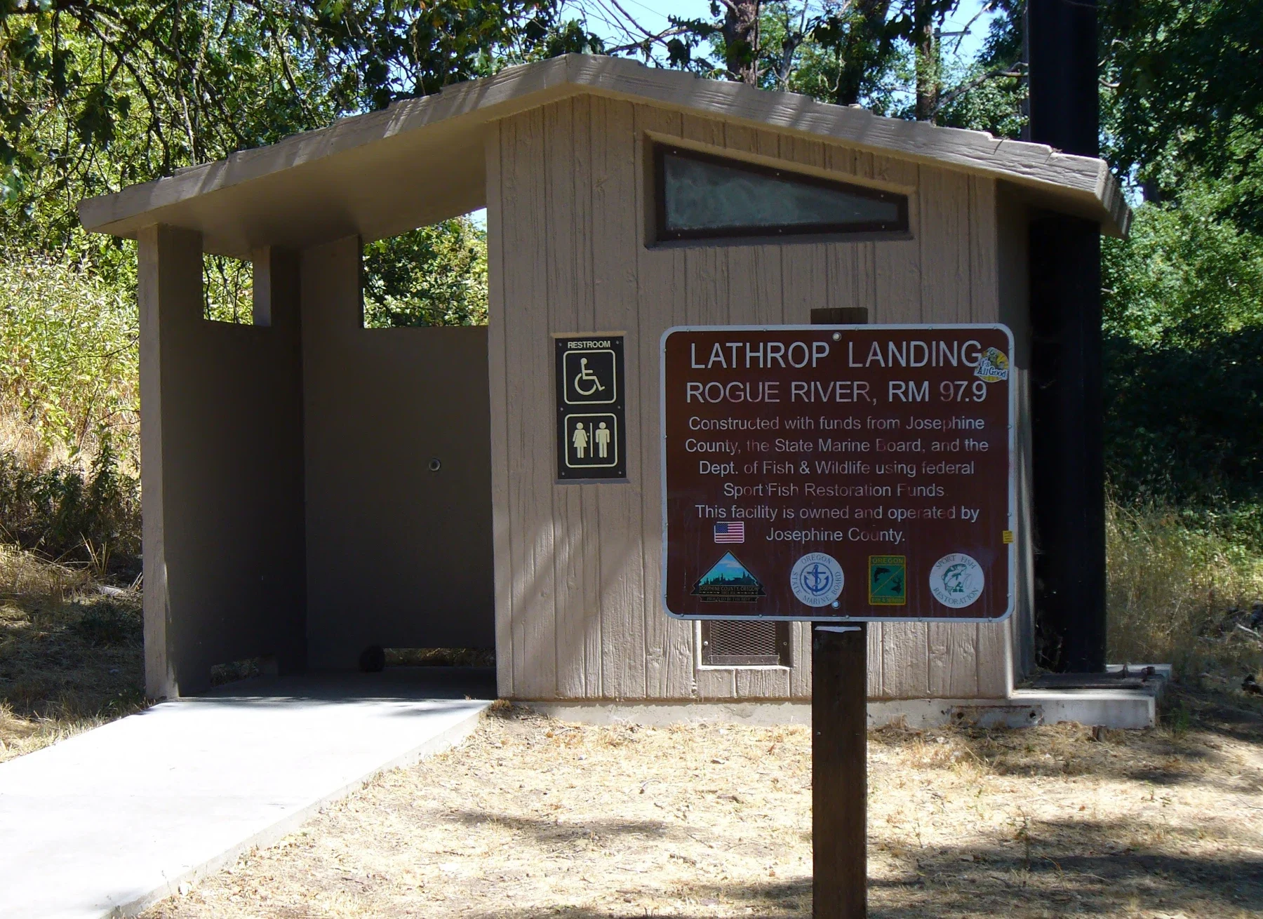 Grants Pass batısındaki Lathrop Landing tesisinin arşiv görünümü; güncel açık olma kanıtı değildir