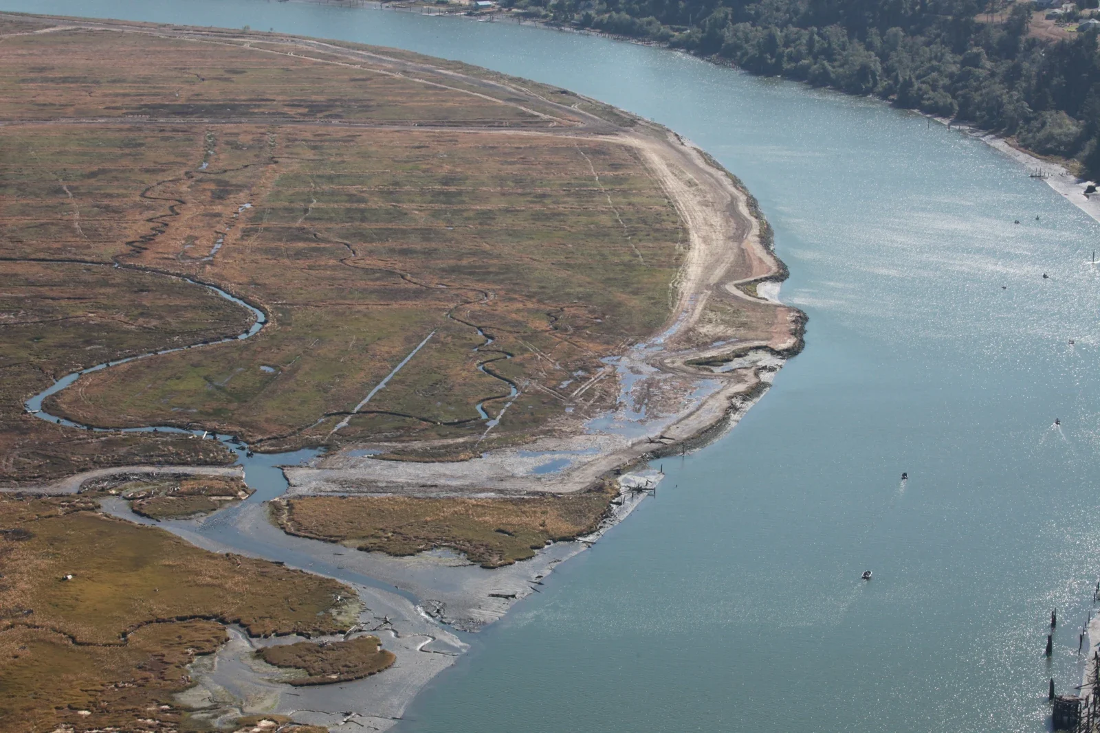 Archive aerial tidal channels in the Ni-les'tun unit