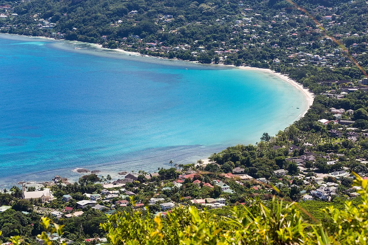 Mahé Beau Vallon koyu ve kıyı yerleşimi, 10 Nisan 2023