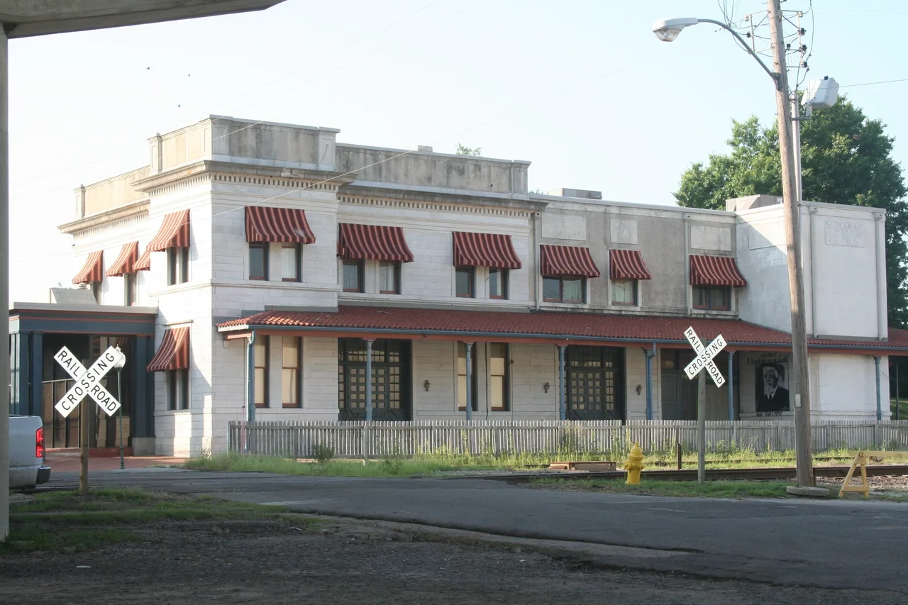 Frisco Station tarihî sokak cephesi, arşiv fotoğrafı.