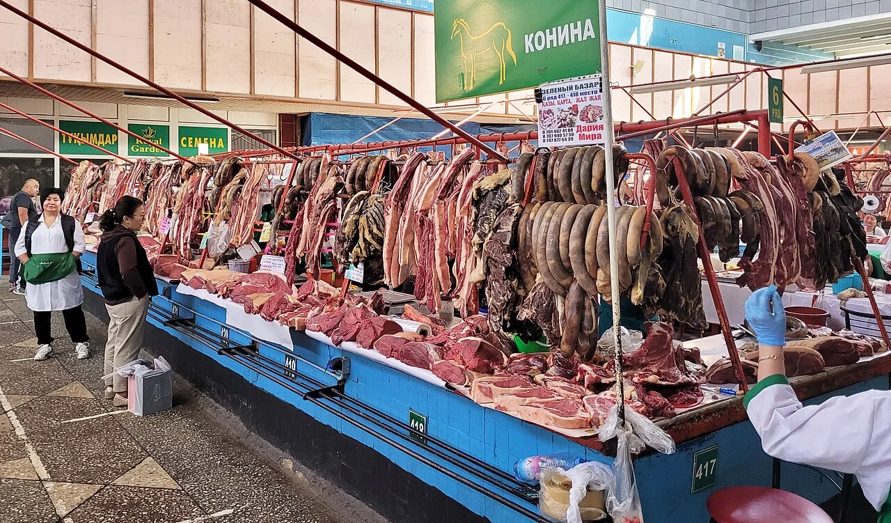Almatı Yeşil Pazar’da et tezgâhı, Eylül 2023