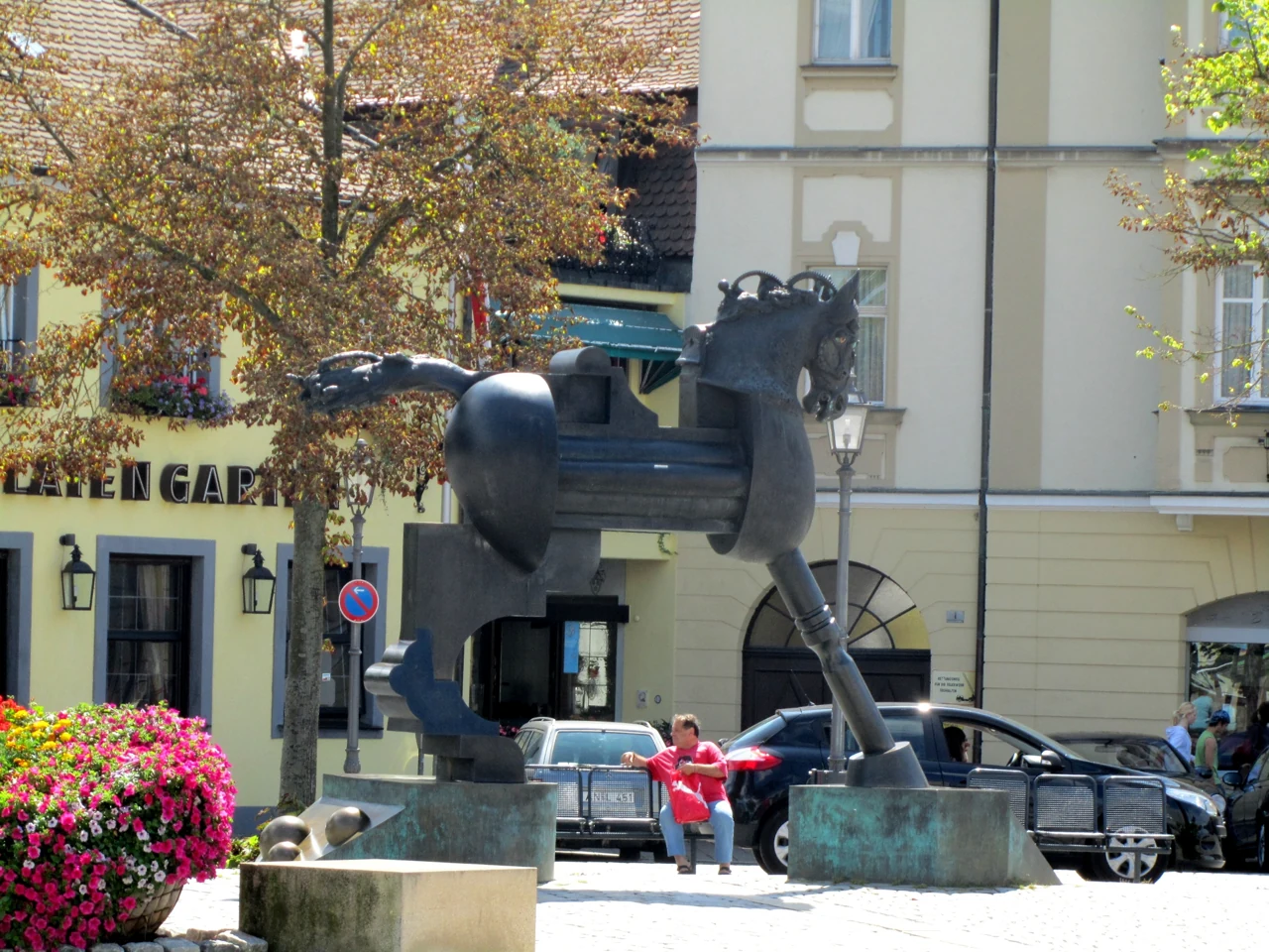 Anscavallo sculpture at Ansbach Schlossplatz, 2011