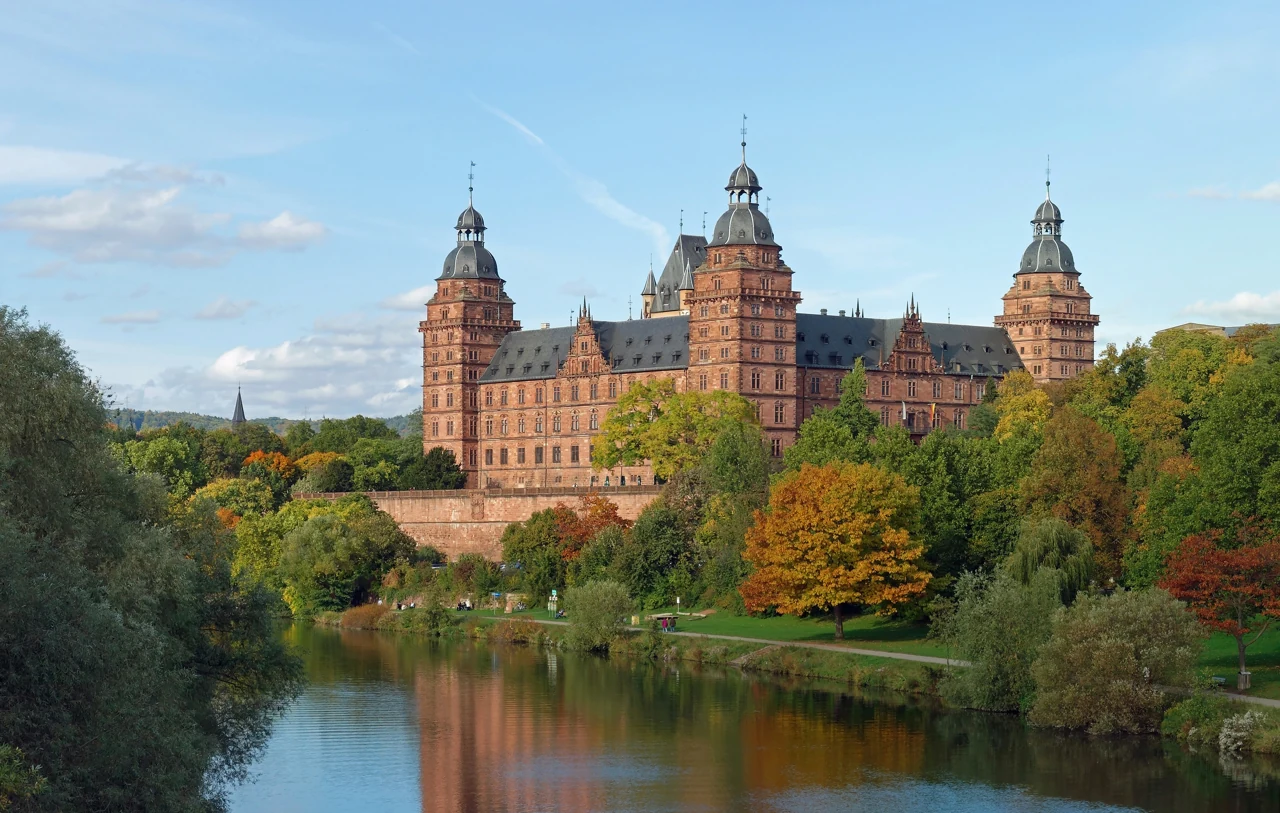 Main kıyısında Schloss Johannisburg, 2012