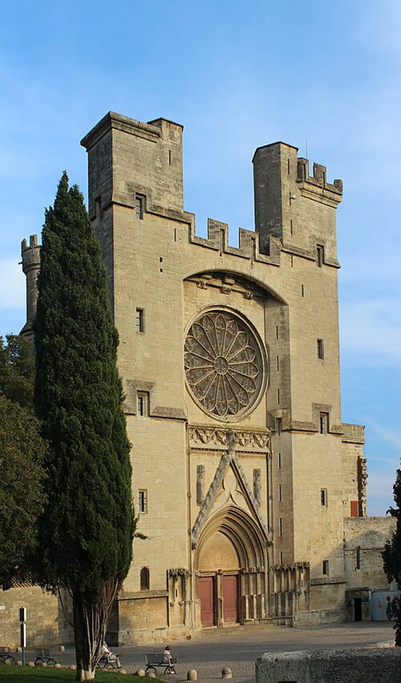 Rose window and doorway on Saint-Nazaire cathedral west front, 22 September 2017; an exterior view.