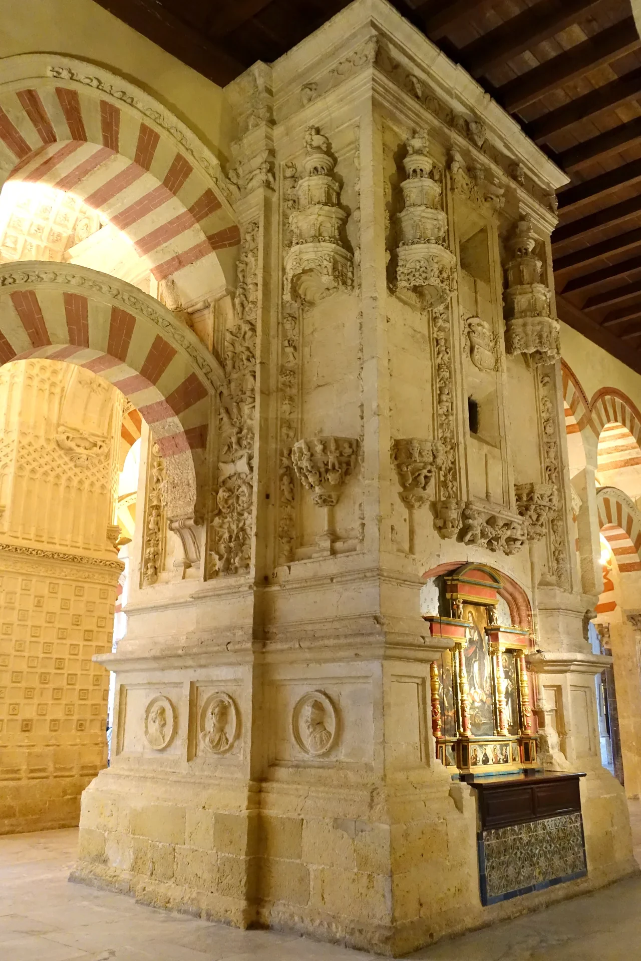 Decorated wall and red-and-white arch details inside Córdoba Mosque-Cathedral, October 2014