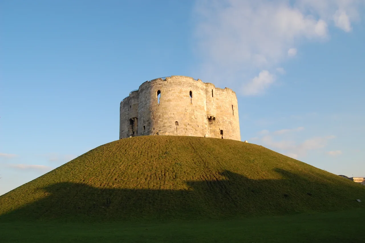 York Clifford’s Tower dış görünümü, 2007 arşiv fotoğrafı
