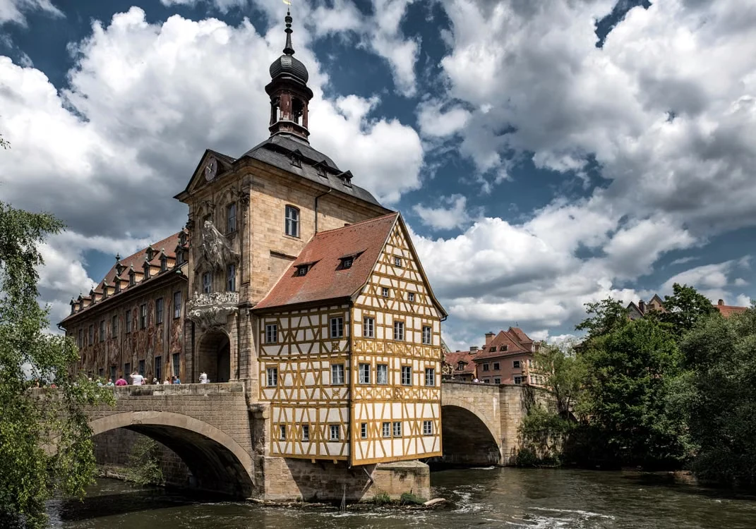 Regnitz içindeki Bamberg Altes Rathaus