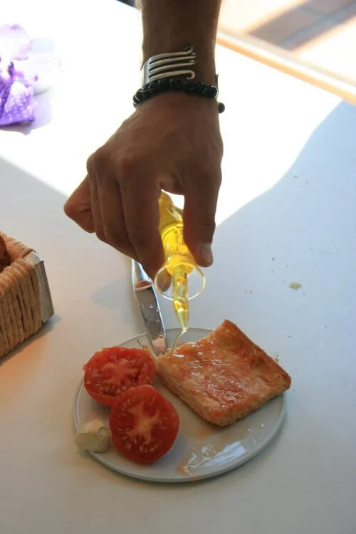 Domatesli Katalan ekmeği, Ağustos 2007; çekim şehri doğrulanmamış yöresel yemek örneği