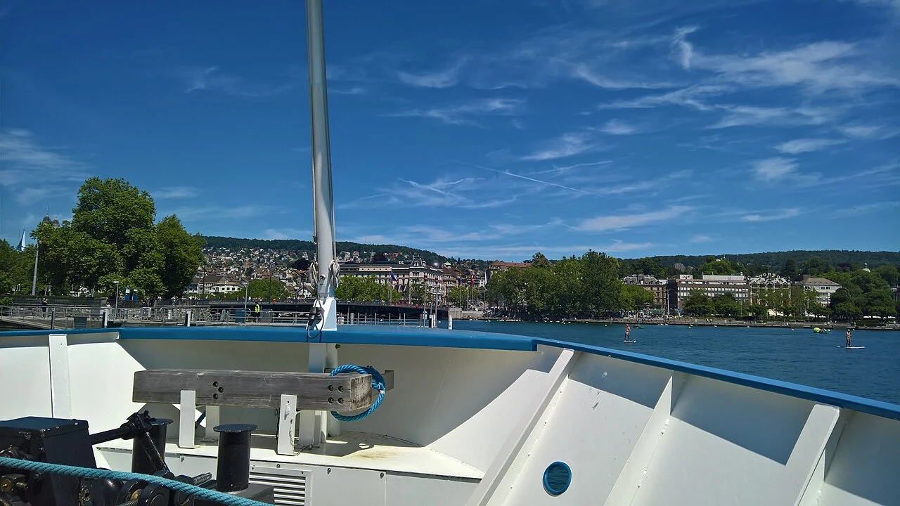 Lake Zurich and shore seen from a boat near Bürkliplatz; June 2017.