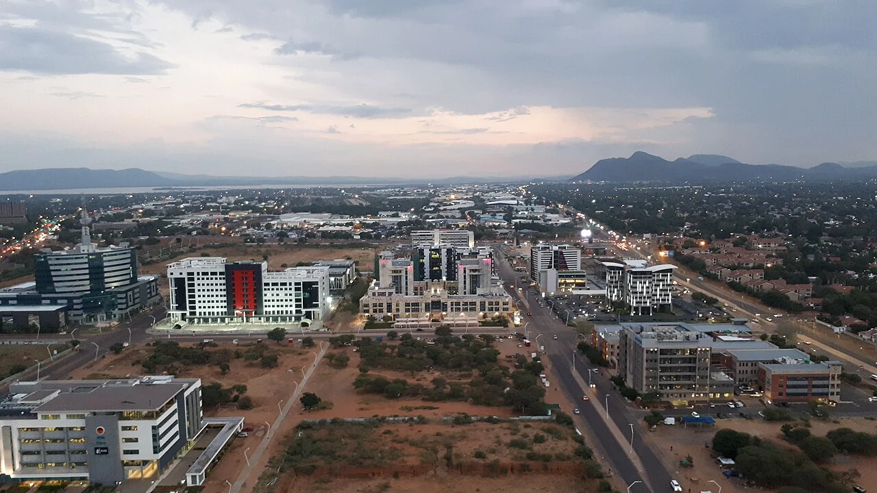 Gaborone CBD geniş kent görünümü; Nisan 2019