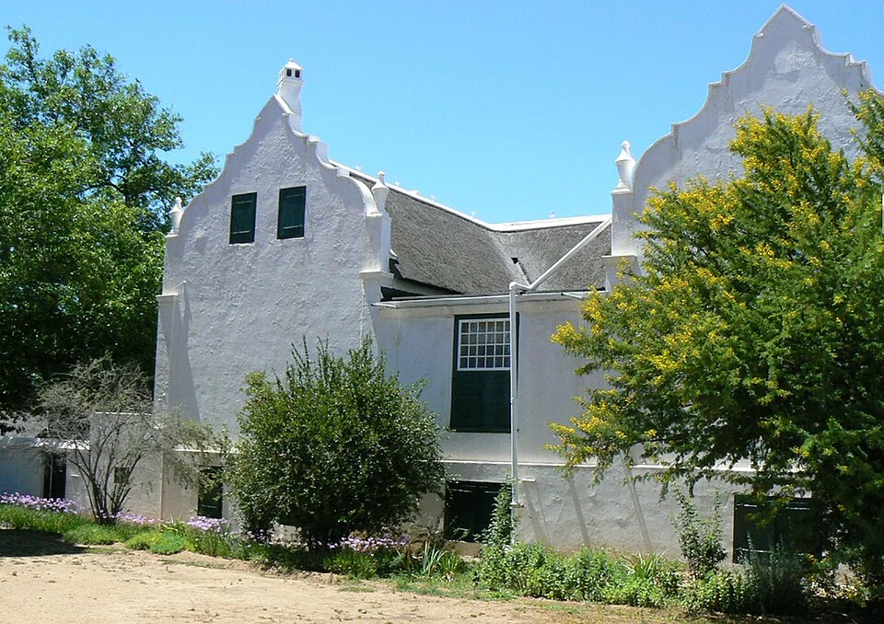 Reinet House dış cephesi, Aralık 2006; güncel adı Robert Sobukwe olan kasaba