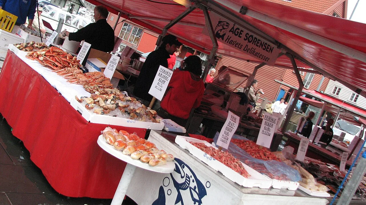 Outdoor fish-market stall in Bergen; 2007 archive photograph, not a record of current products or prices.