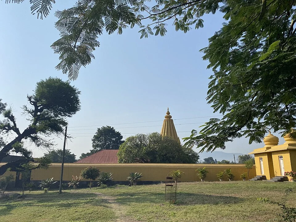 Temple-yard surroundings in the Mahuli area near Satara