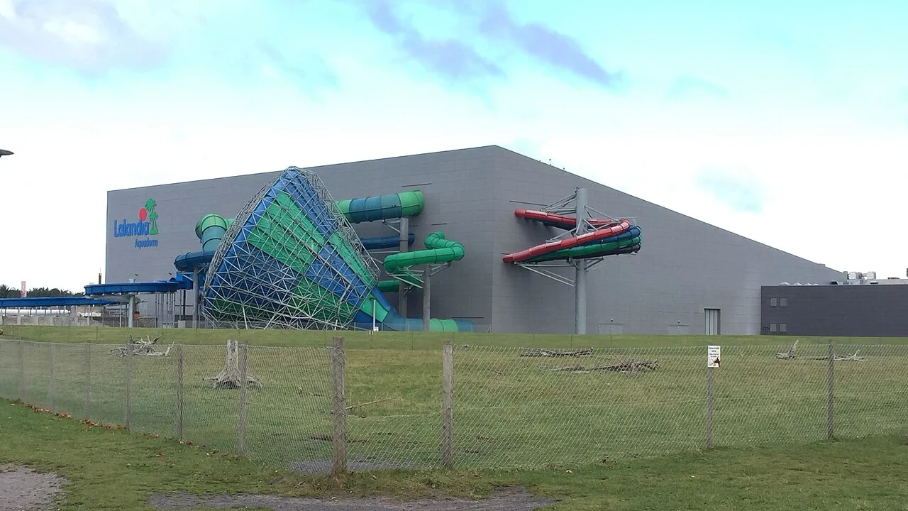 Exterior of Lalandia Billund Aquadome; cropped and saturation-adjusted version by Hjart of a photograph taken 3 October 2016, not a dining-area interior.