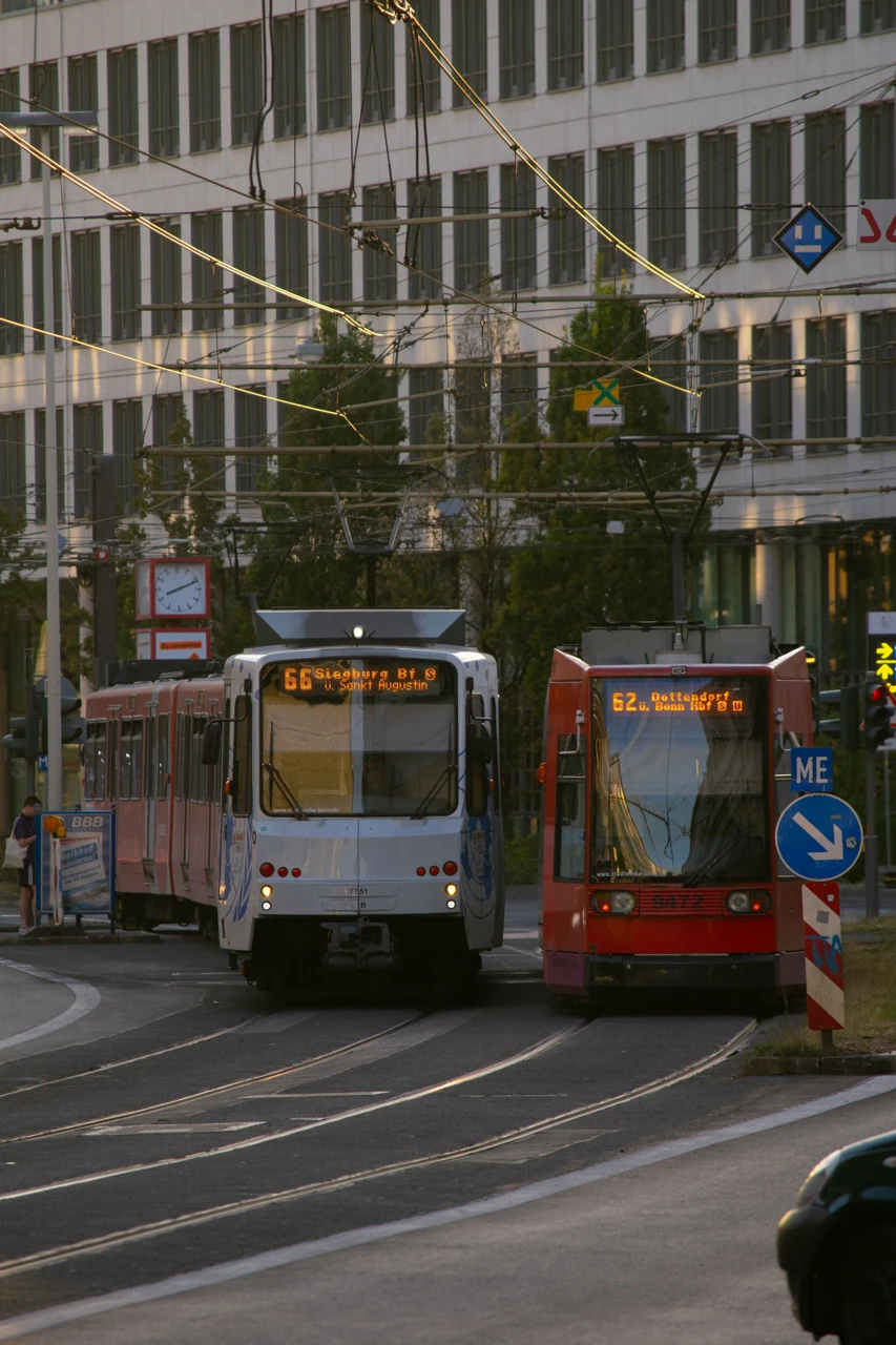 Trams and overhead lines on a Bonn street