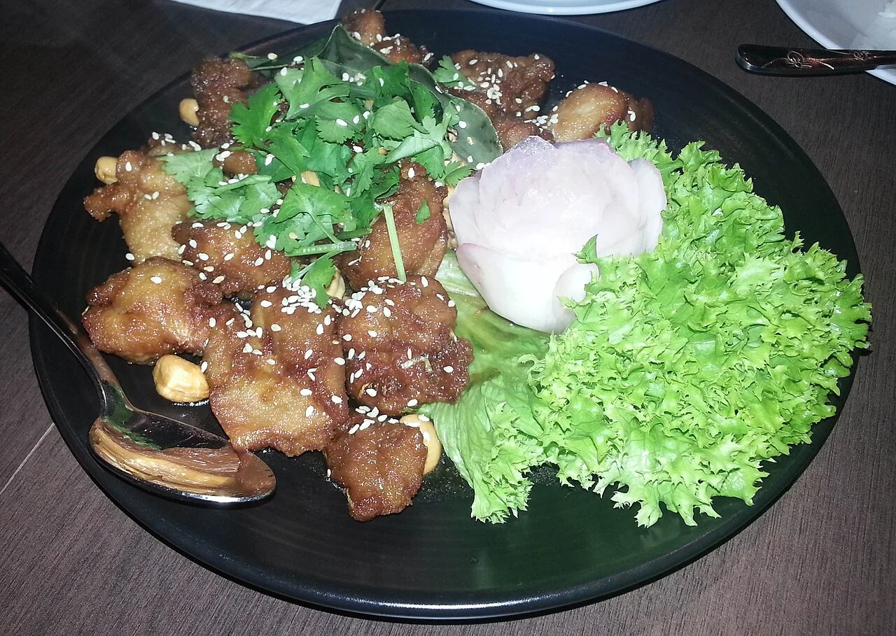 Brisbane’de fotoğraflanmış Gai Tod Tamarind tavuk yemeği, 2014