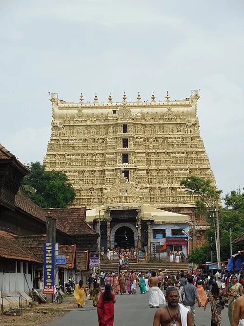 Thiruvananthapuram Padmanabhaswamy Tapınağı doğu girişi