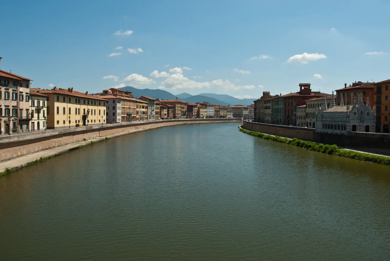 Ponte Solferino’dan Arno kıyısındaki Pisa yapıları, 2012 arşivi