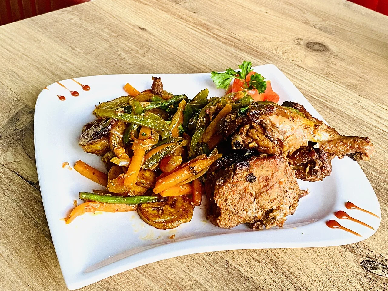 Kamerun içinde fotoğraflanmış poulet DG, tavuk ve plantain, 2025; işletme önerisi değildir