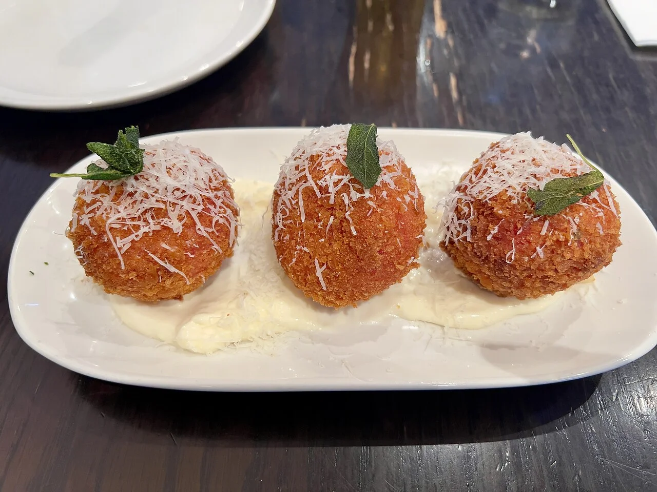 Canberra Belluci’s Manuka’da arancini tabağı, 2022