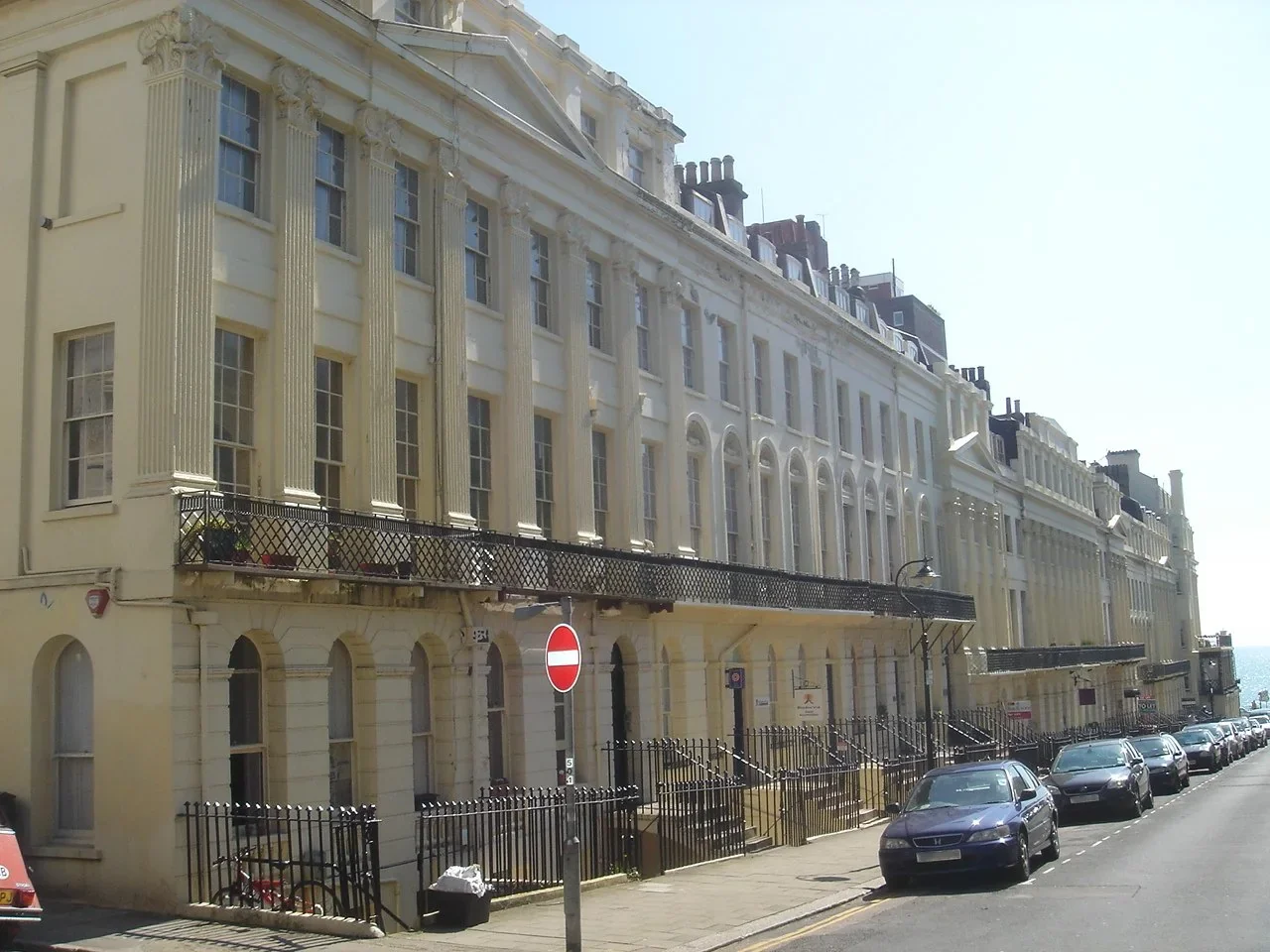 Brighton Oriental Place doğu tarafındaki tarihi evler