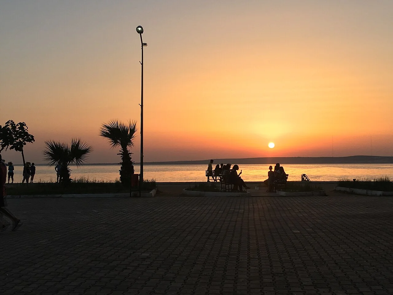Didim, Aydın Akbük kıyısında gün batımı; Eylül 2017.