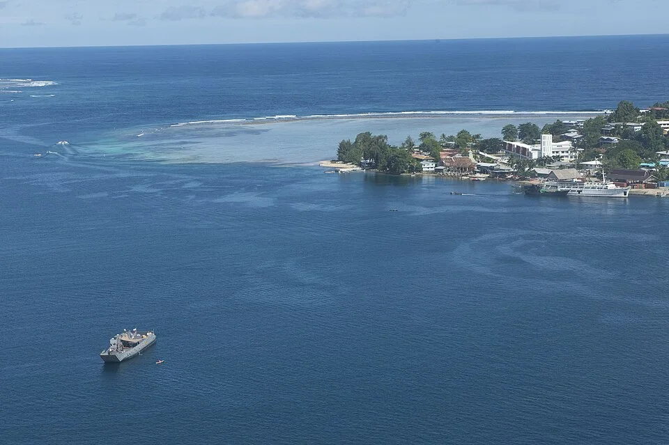 Solomon Adaları Gizo kıyısının Pacific Partnership2013 sırasındaki havadan görünümü