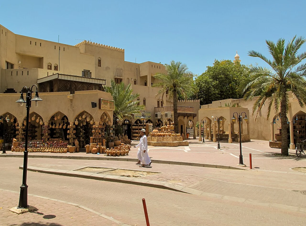 Nizwa çarşısının dış çevresi; Francisco Anzola, 11 Mayıs 2013