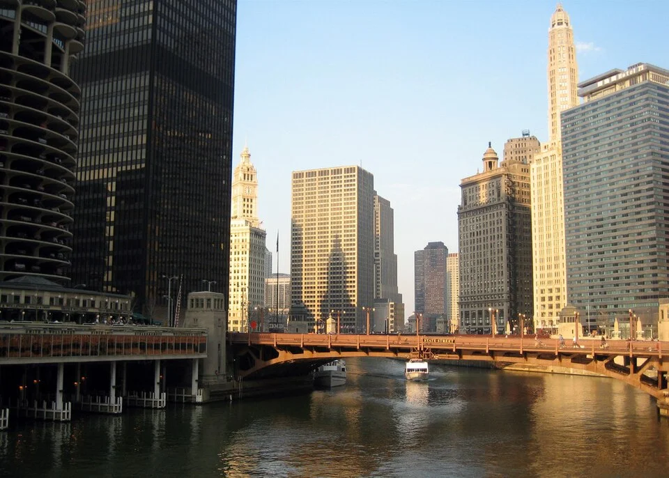Broad urban and river view on Chicago River, 2005