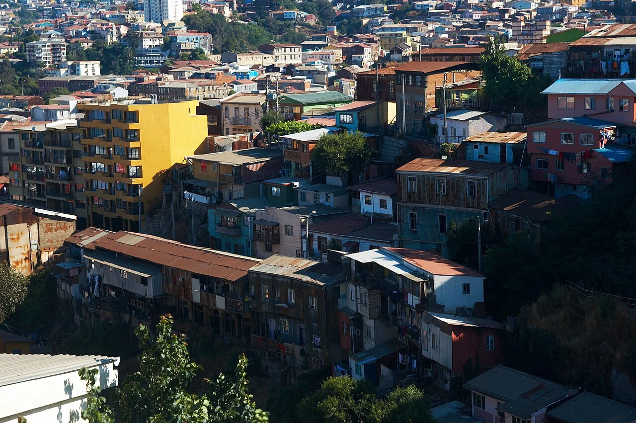 Valparaíso yamaçlarındaki geniş kent dokusu, Aralık 2008