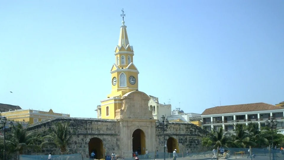 Cartagena de Indias saat kapısı, Mart 2006; güncel meydan düzeni değil
