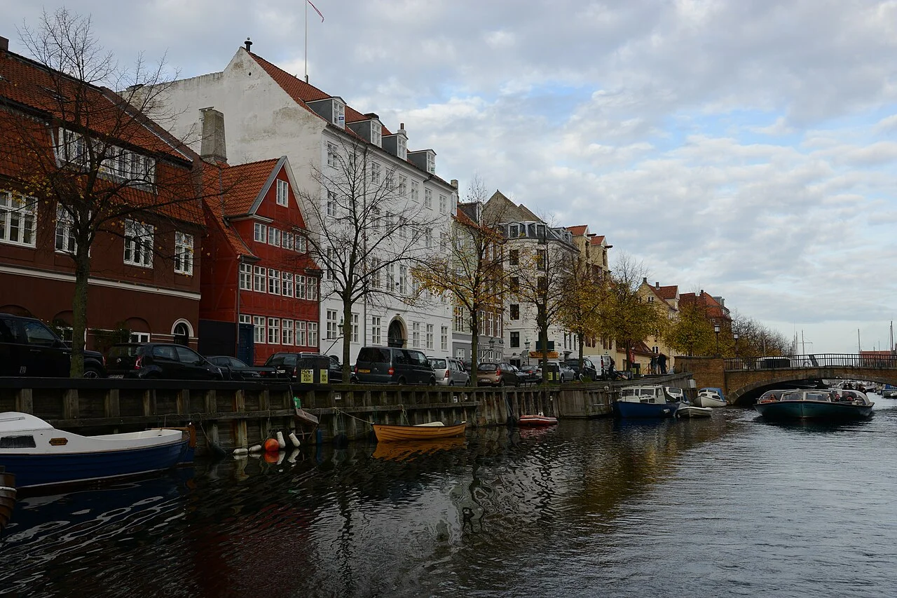 Kopenhag Christianshavn kanal kıyısı; 29 Ekim 2014 fotoğrafı, restoran veya güncel masa gösterimi değildir.