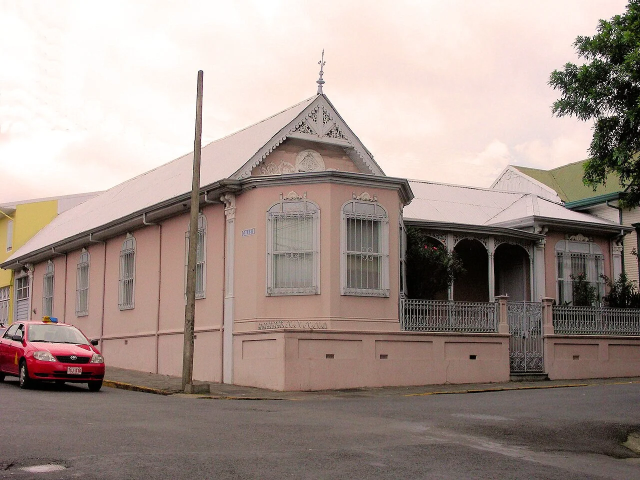 San José Barrio Amón tarihî Joaquín Tinoco evi dış cephesi, 2008; içeri giriş önerisi değildir
