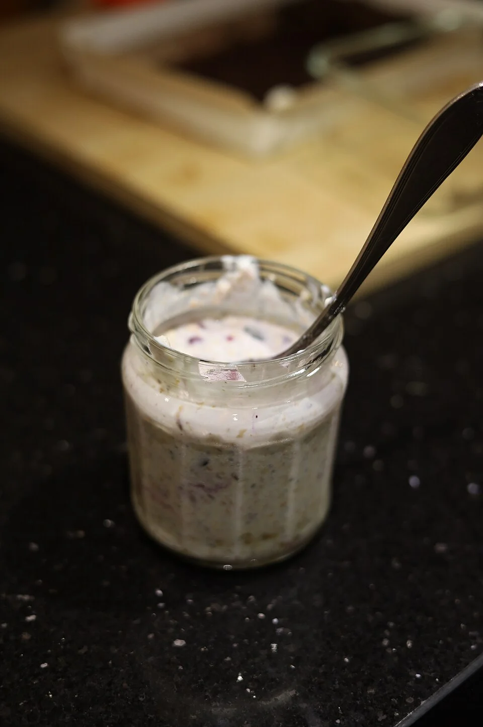 Bircher müsli yemek örneği; Kasım 2025, çekim konumu doğrulanmamış ve belirli Zürih kafesine ait değildir.