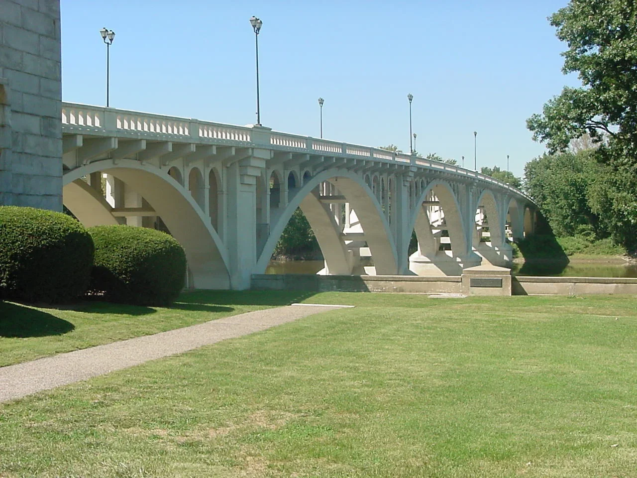 Wabash üzerindeki Lincoln Memorial Bridge kemerleri, arşiv fotoğrafı
