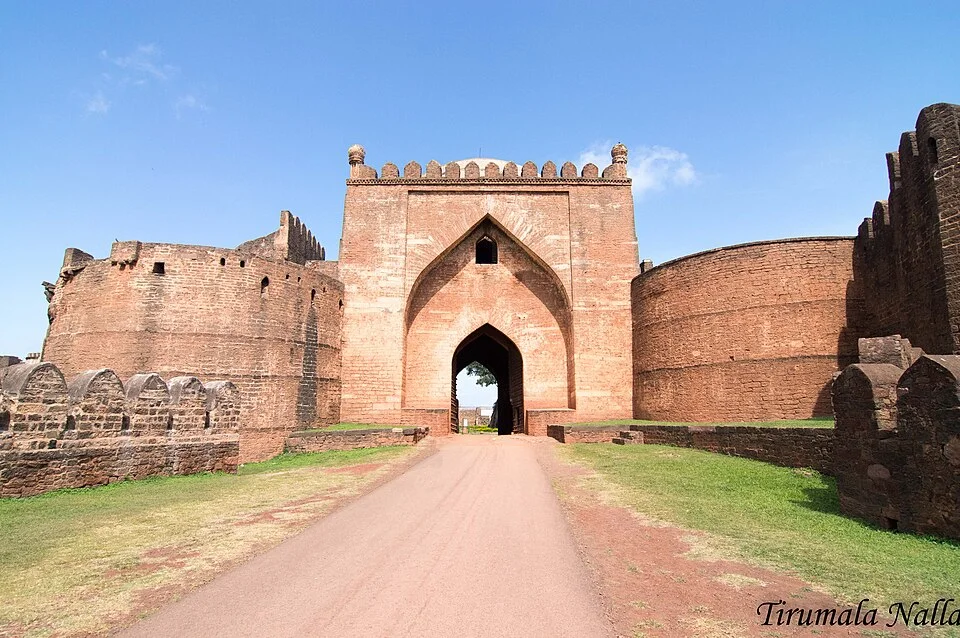 Bidar kalesinin kemerli giriş kapısı