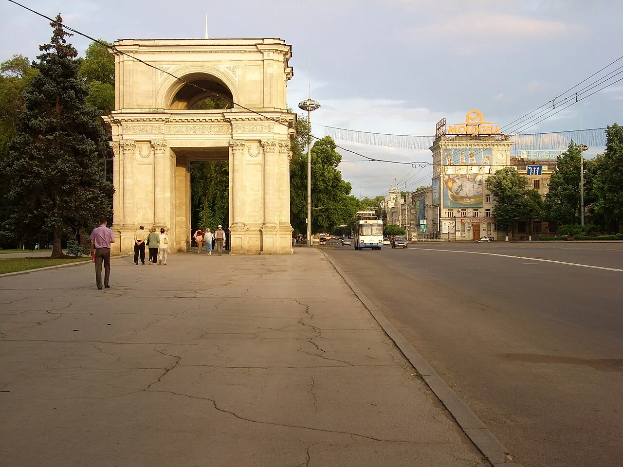 The Triumphal Arch and adjacent boulevard in Chișinău; June 2009.