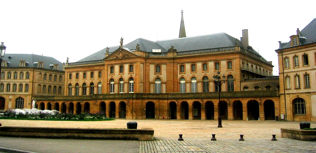 Long stone frontage, central entrance and square of the Opéra-Théâtre on the Moselle side;2003 photograph.