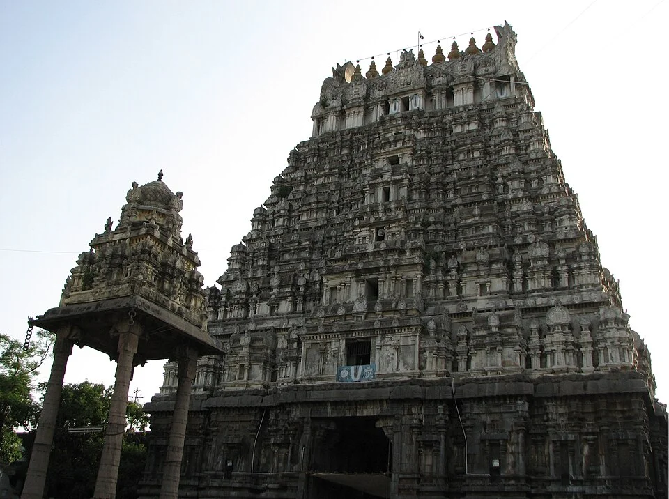 Kanchipuram Varadaraja Perumal tapınağının gopuramı
