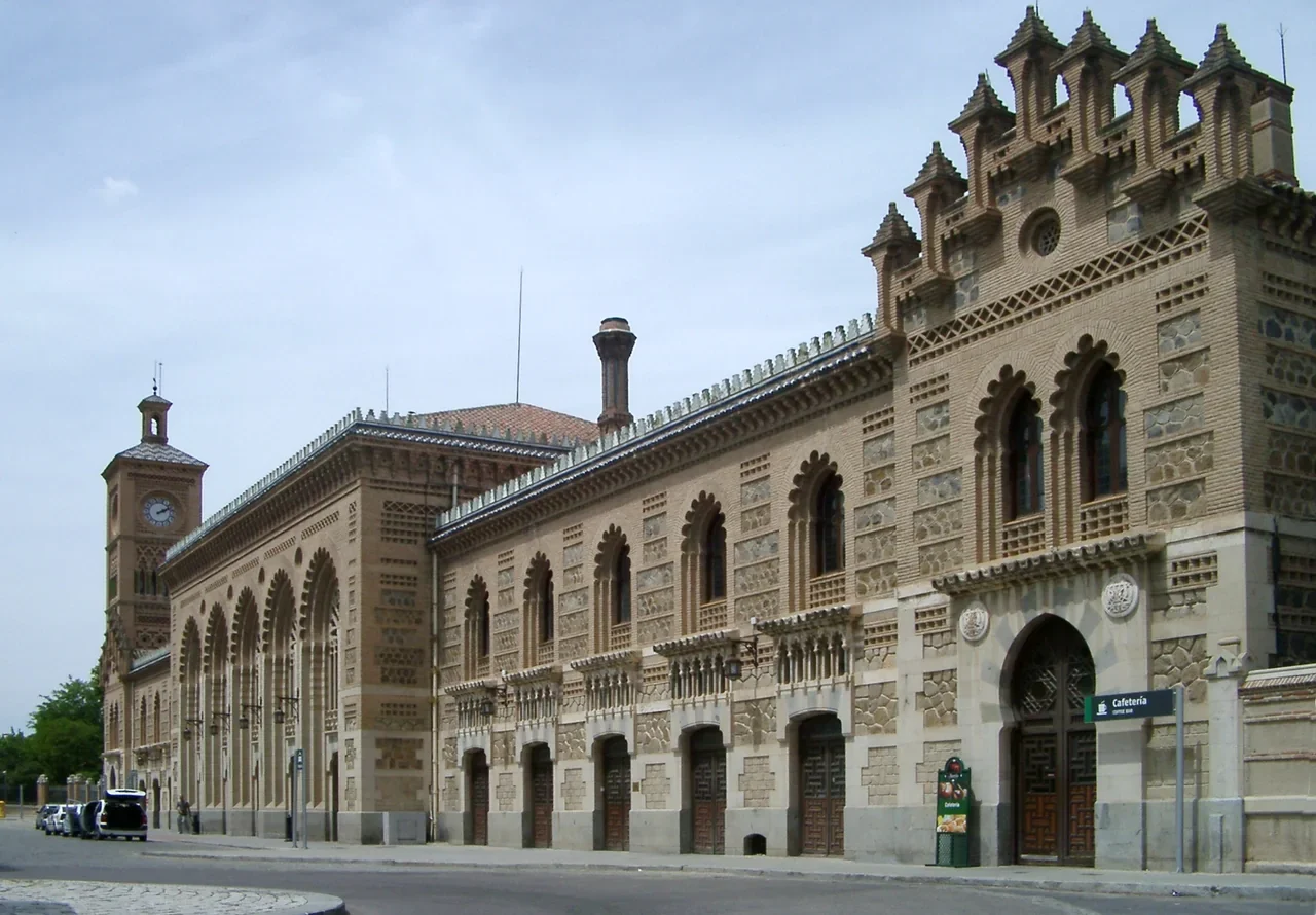 Toledo tren istasyonunun dış cephesi, 2009