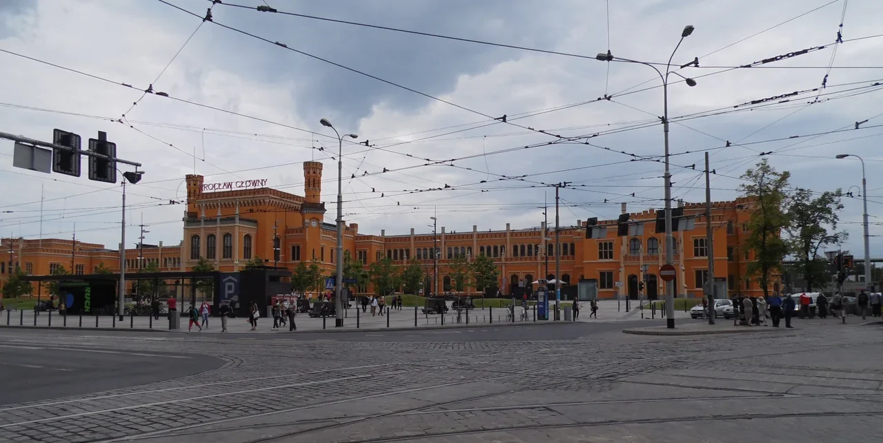 Wrocław Główny istasyonu dış cephesi, Haziran 2014