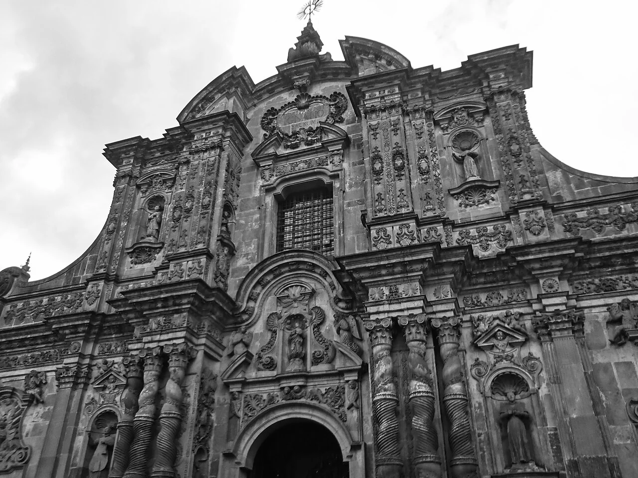 Quito tarihî La Compañía kilisesi dış cephesi, 2017