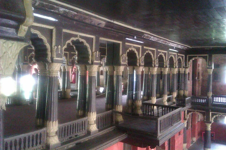 Bengaluru Tipu Sultan Yazlık Sarayı iç ahşap galerisi