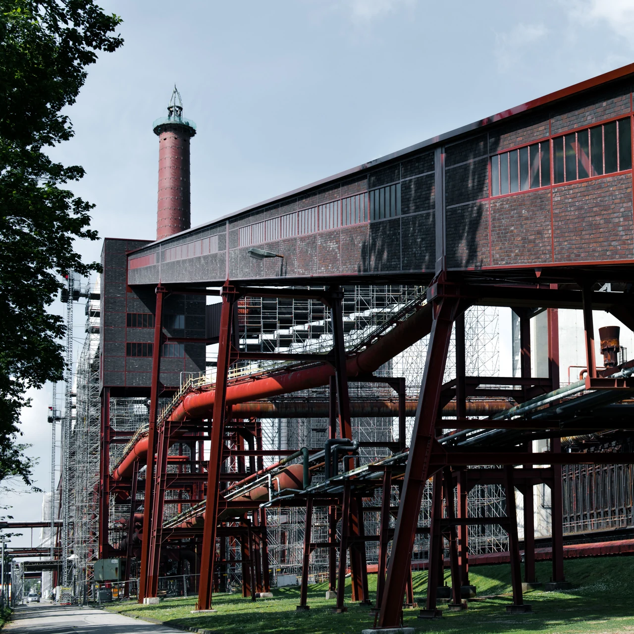 Essen Zollverein’de sanayi yapısı ve dış merdiven