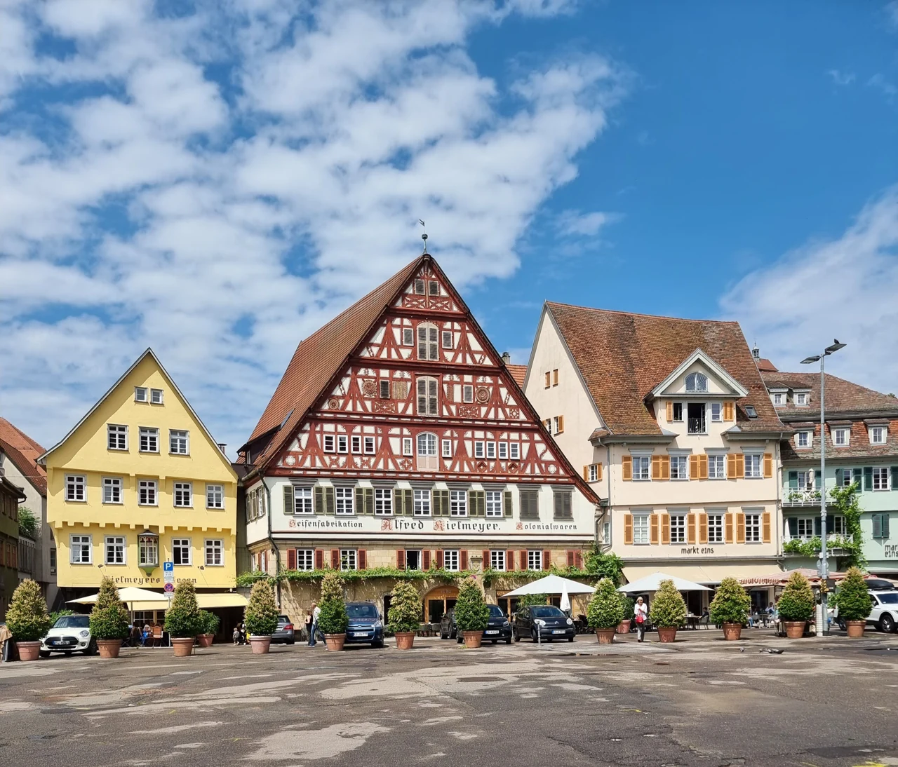 Kielmeyerhaus and adjoining façades on Esslingen Marktplatz