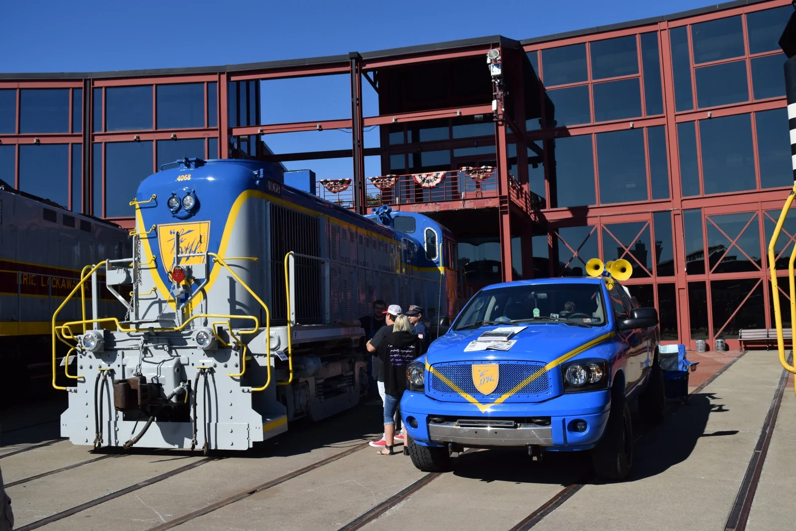 D&H 4068 locomotive and matching vehicle display at Steamtown Railfest 2025