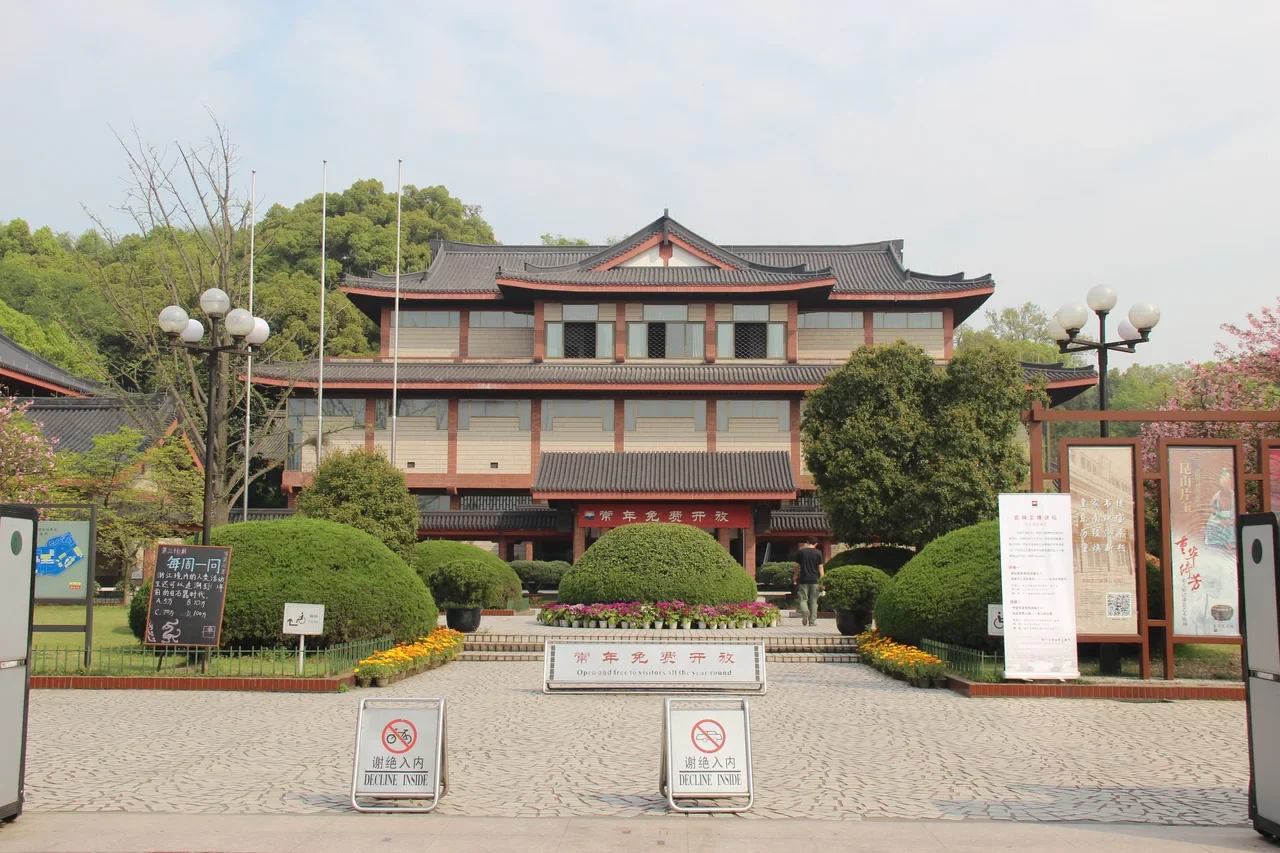 Hangzhou Gushan'daki Zhejiang Eyalet Müzesi yapısı