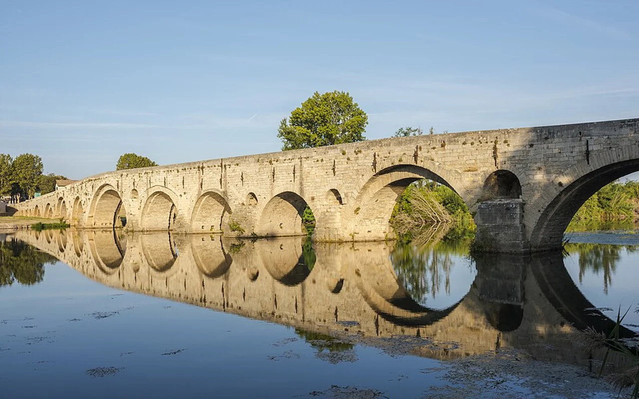 Pont Vieux arches reflected in the Orb, 11 September 2016; not present river levels.